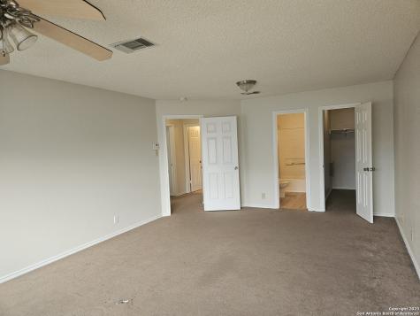 4923 Hill Mist San Antonio TX 78240