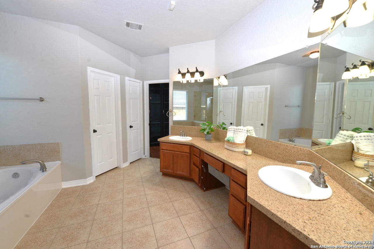 2402 Cortona Mist San Antonio TX 78260