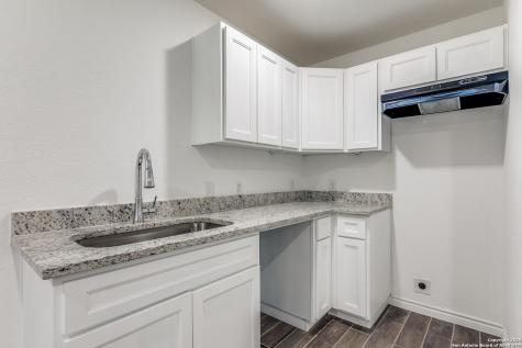 1835 W Poplar San Antonio TX 78207