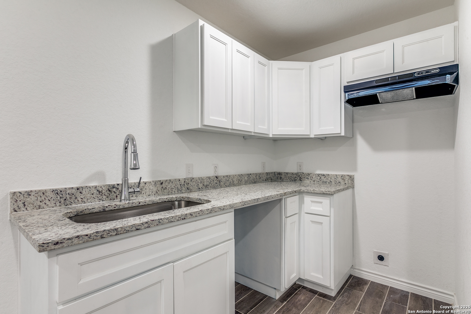 1835 W Poplar San Antonio TX 78207