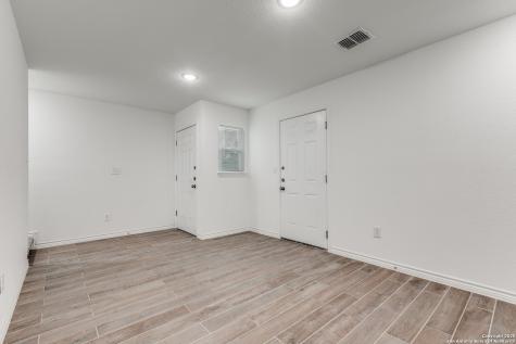 1835 W Poplar San Antonio TX 78207