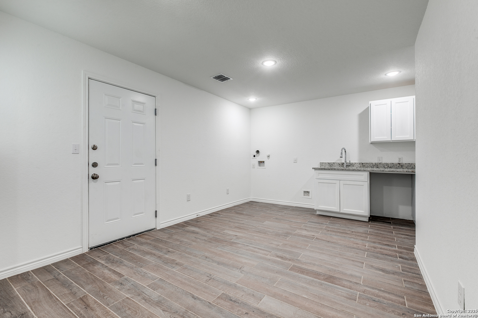 1835 W Poplar San Antonio TX 78207