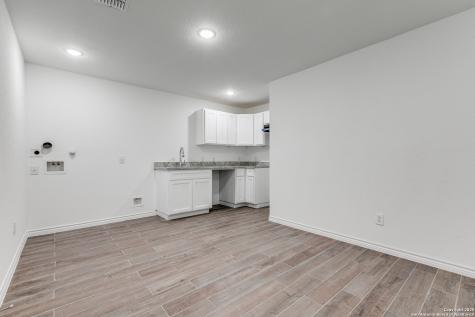 1835 W Poplar San Antonio TX 78207