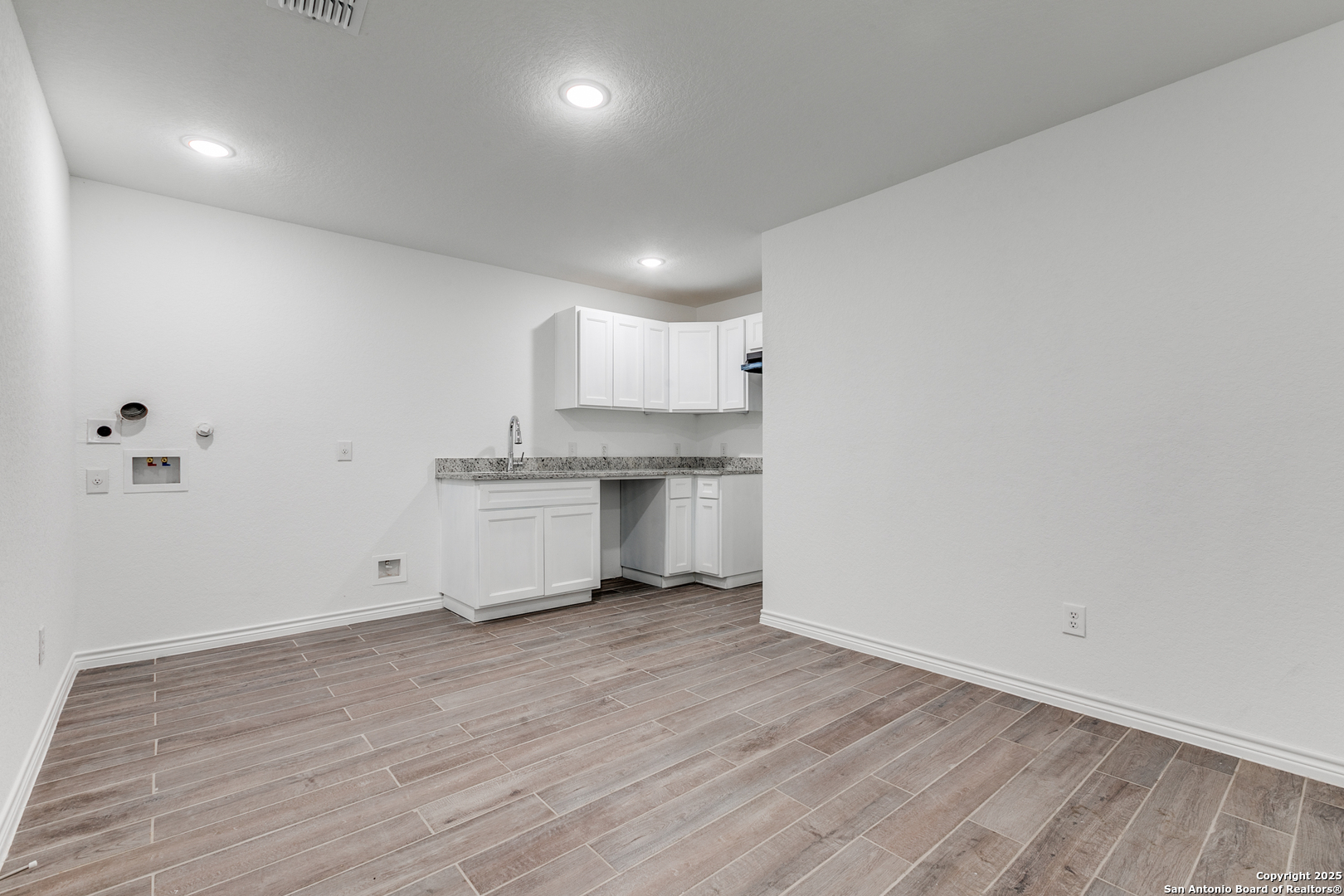 1835 W Poplar San Antonio TX 78207