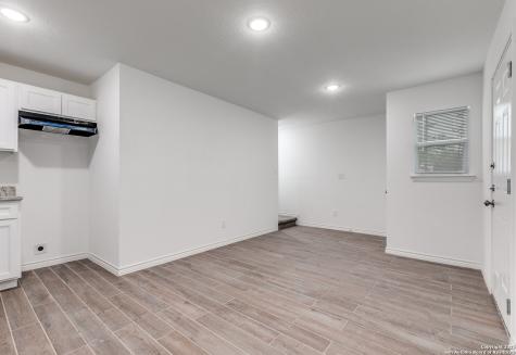 1835 W Poplar San Antonio TX 78207