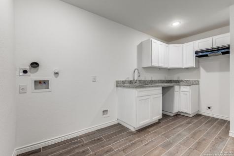 1835 W Poplar San Antonio TX 78207