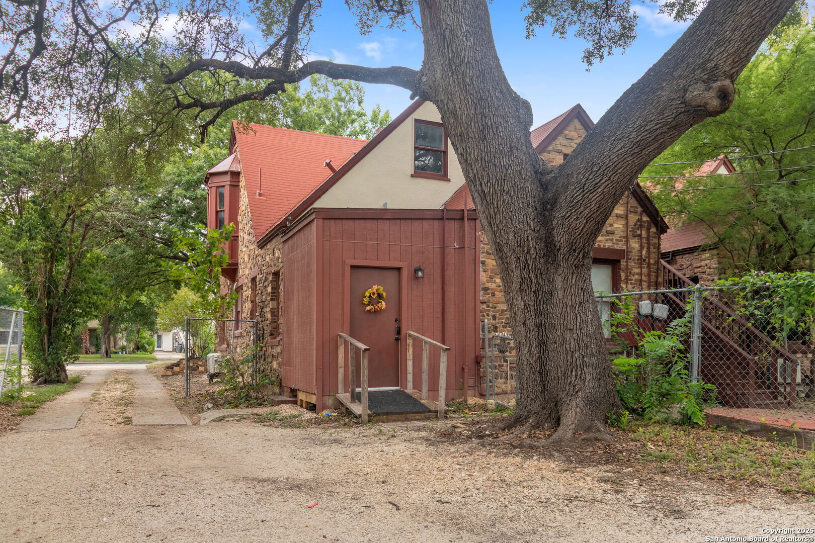 1618 W Kings Highway San Antonio TX 78201