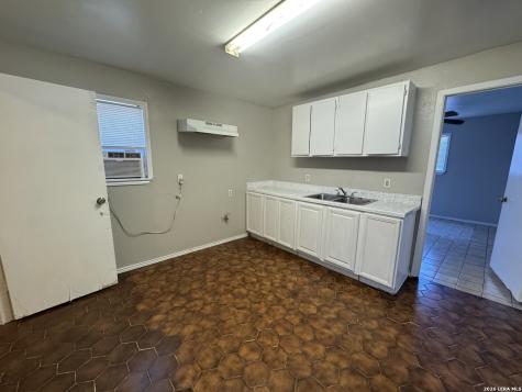 811 S General Mcmullen San Antonio TX 78237