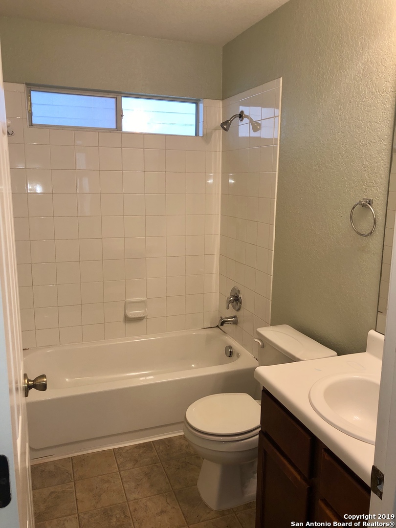 5123 Duke Field San Antonio TX 78227