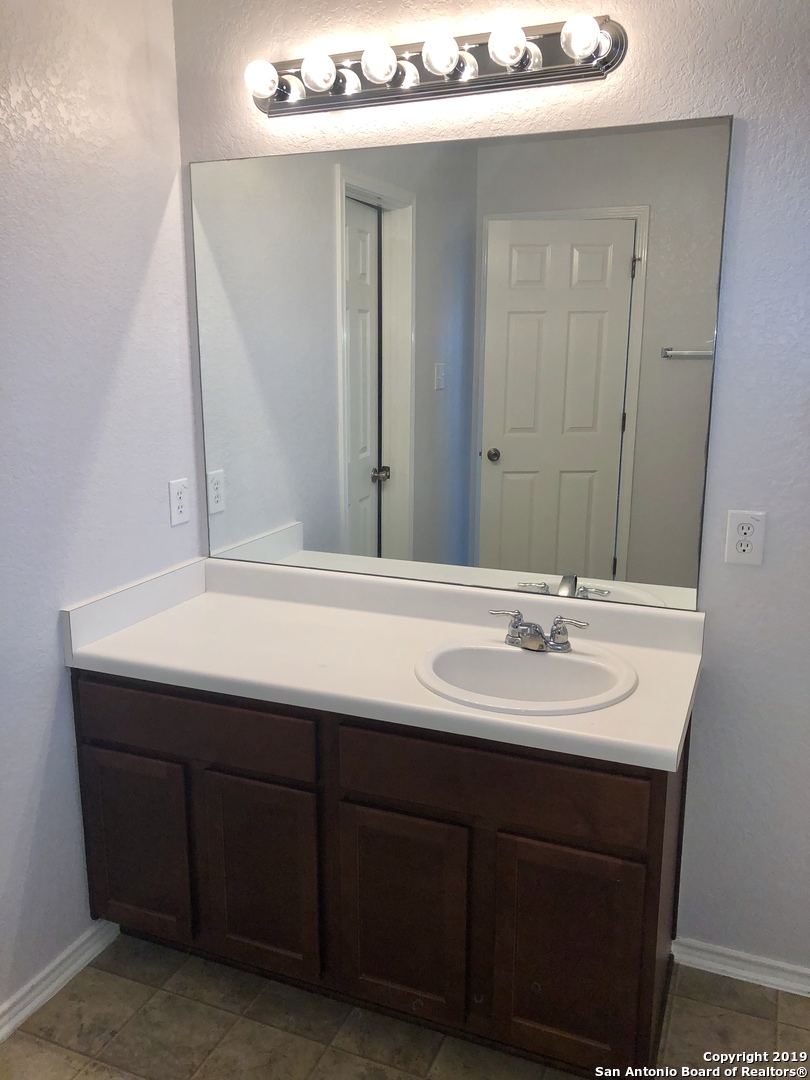 5123 Duke Field San Antonio TX 78227