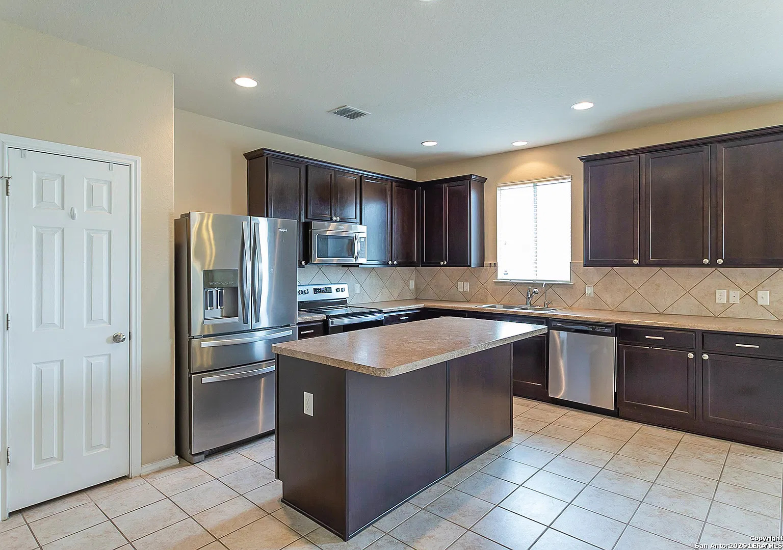 7535 Derby Vista Selma TX 78154
