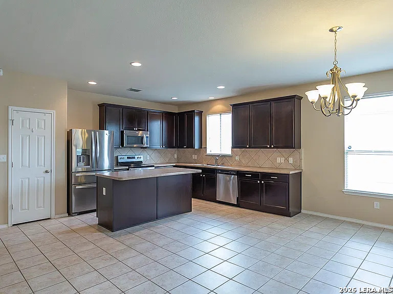 7535 Derby Vista Selma TX 78154