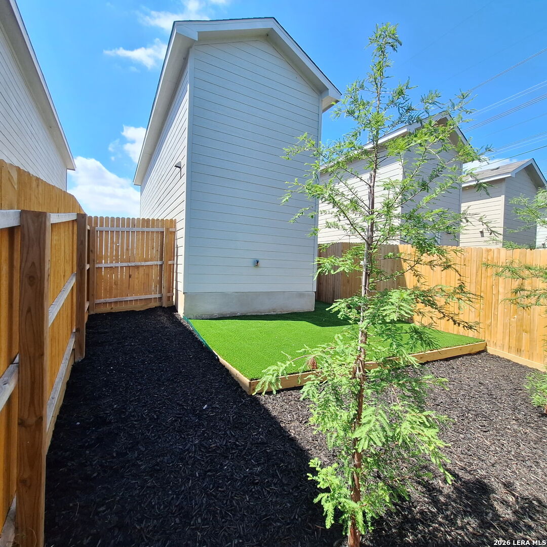7033 Elm Cove San Antonio TX 78244