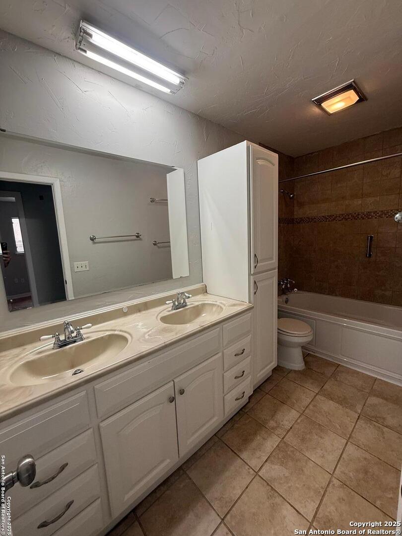 12410 La Lira San Antonio TX 78233