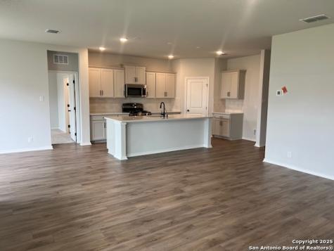 105 Beveridge Seguin TX 78155