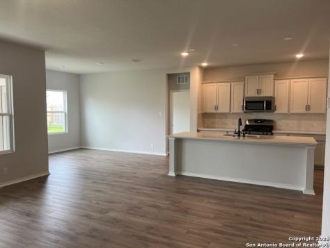 105 Beveridge Seguin TX 78155