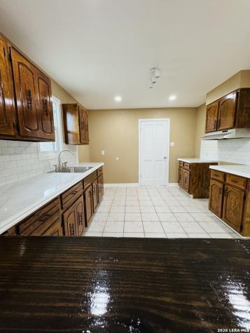 634 N San Joaquin San Antonio TX 78228
