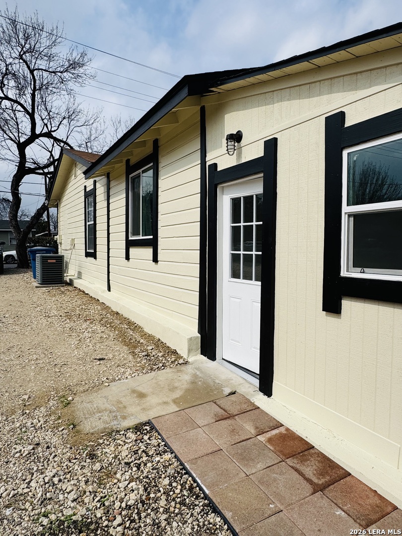 634 N San Joaquin San Antonio TX 78228