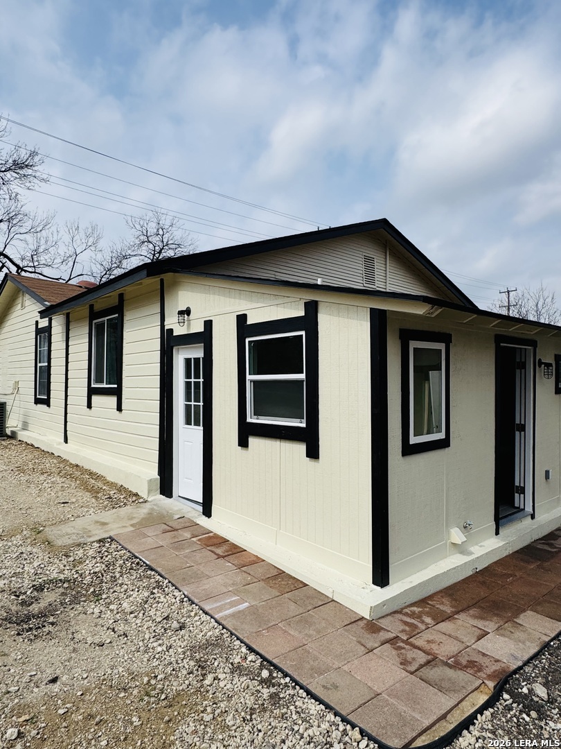 634 N San Joaquin San Antonio TX 78228