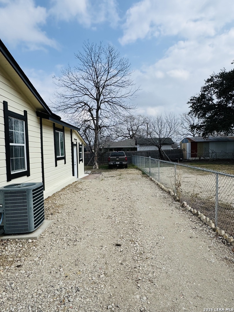 634 N San Joaquin San Antonio TX 78228