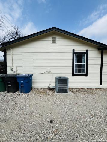 634 N San Joaquin San Antonio TX 78228