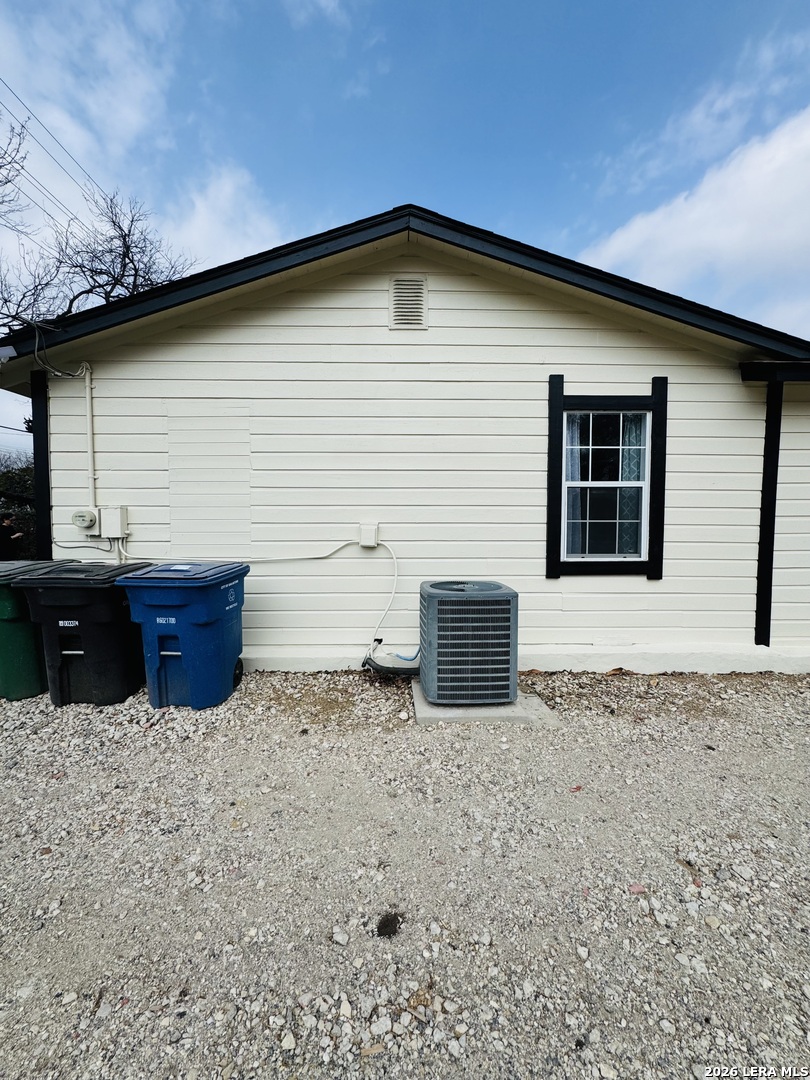 634 N San Joaquin San Antonio TX 78228