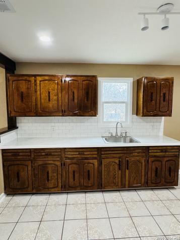 634 N San Joaquin San Antonio TX 78228
