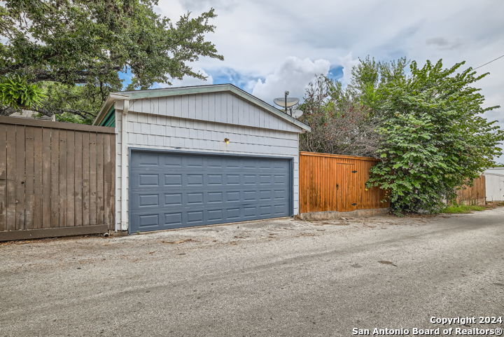 6422 Honey Hill San Antonio TX 78229