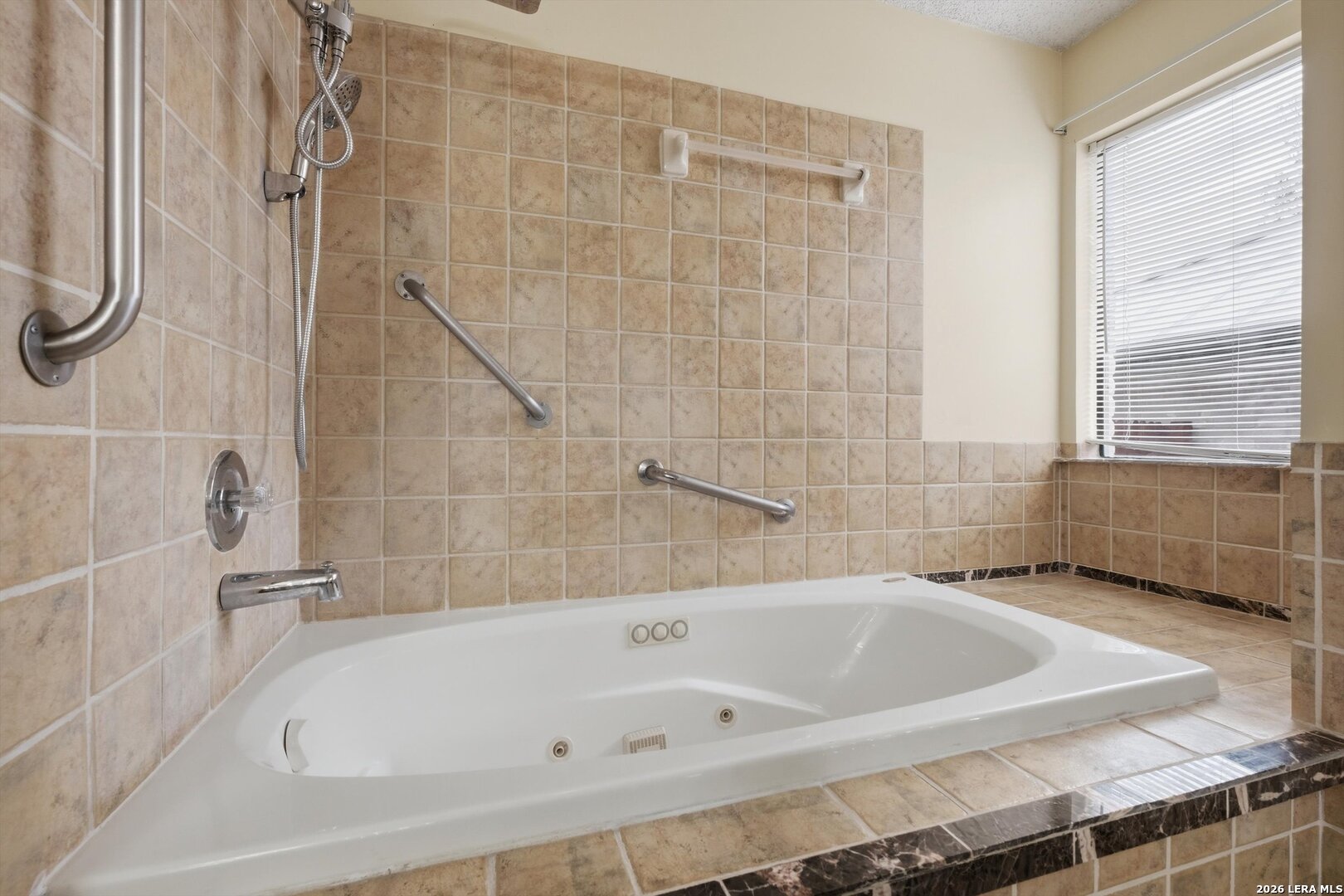 6118 Windy Knoll Windcrest TX 78239