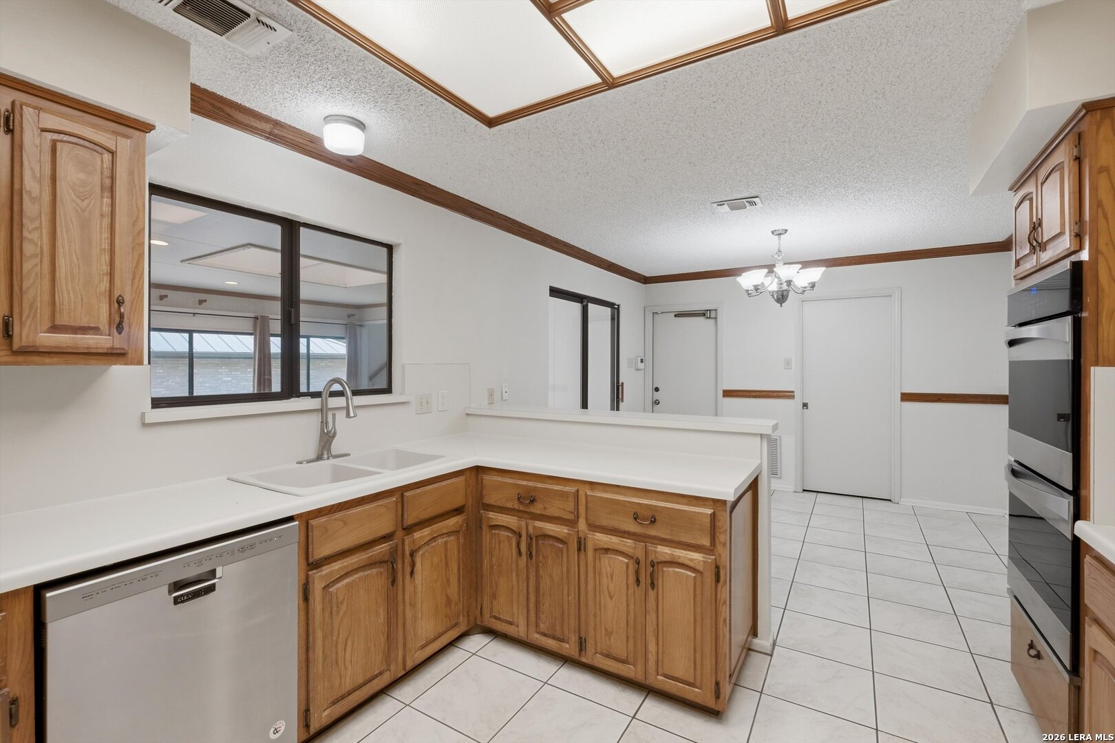 6118 Windy Knoll Windcrest TX 78239