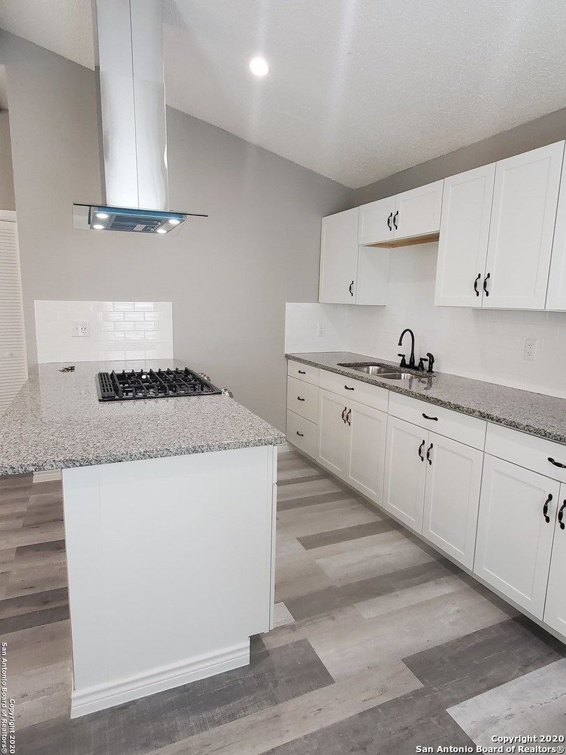1024 W Woodlawn San Antonio TX 78201