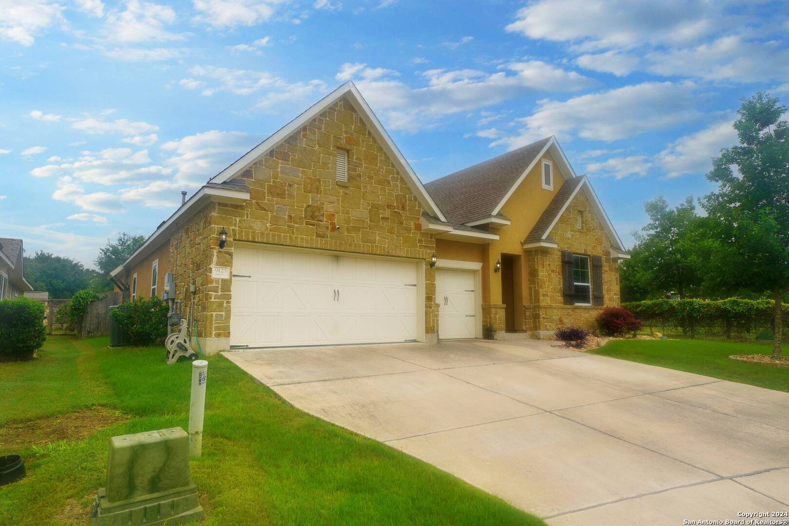 9125 Trail Stem Schertz TX 78154