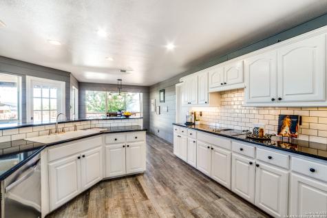 43 N Fm 3351 Bergheim TX 78004