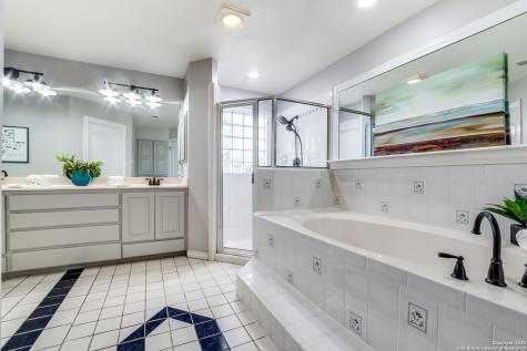 43 N Fm 3351 Bergheim TX 78004