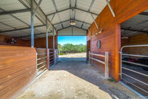 43 N Fm 3351 Bergheim TX 78004