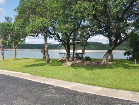 955 Faurie Lakehills TX 78063
