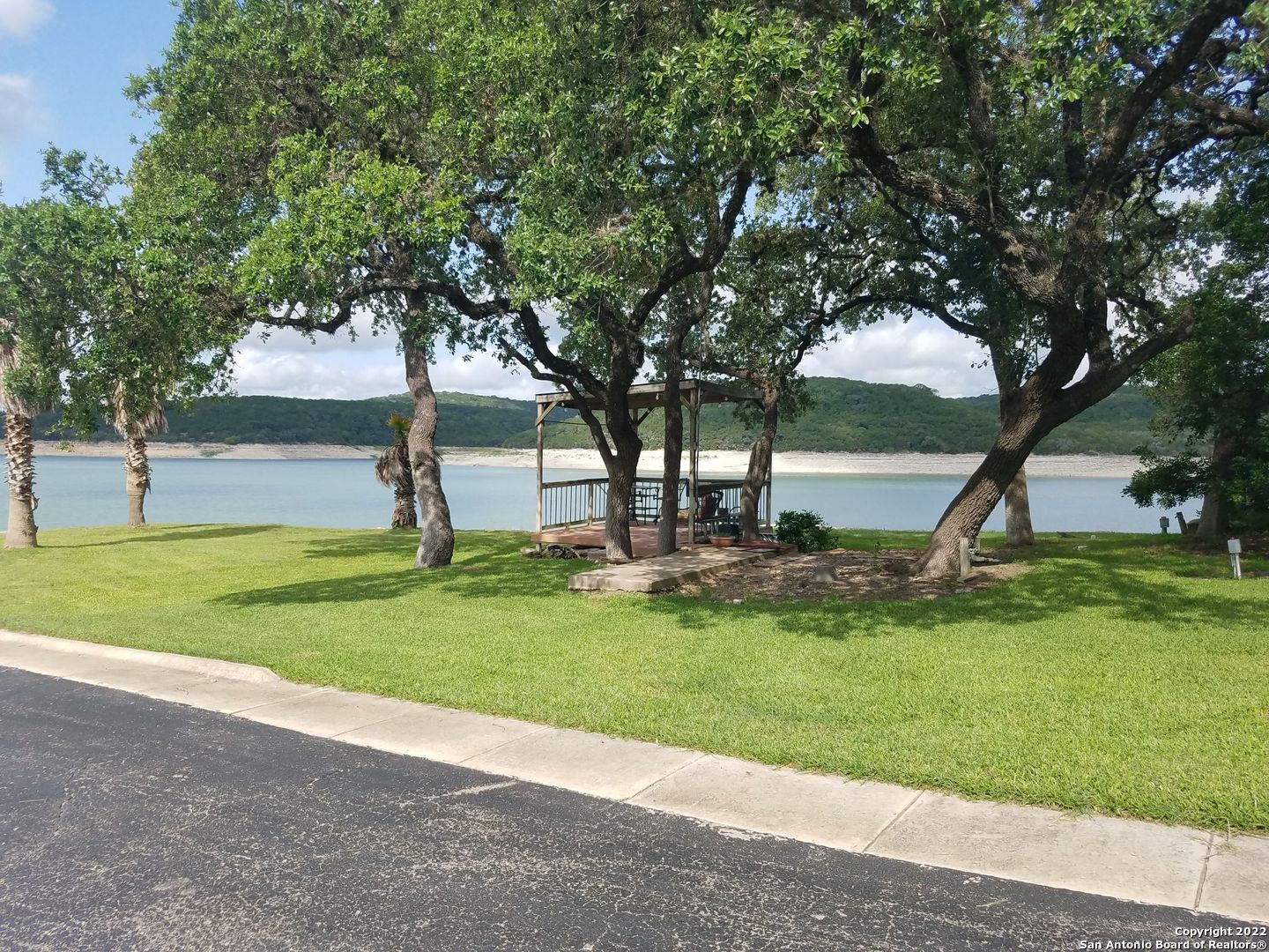 955 Faurie Lakehills TX 78063