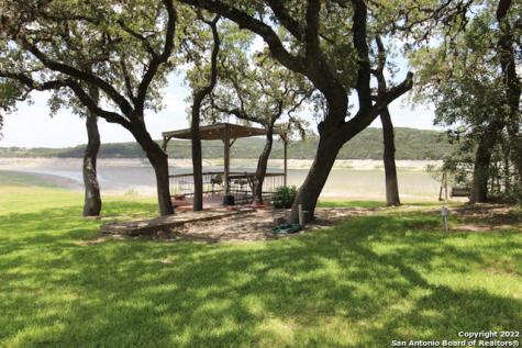 955 Faurie Lakehills TX 78063