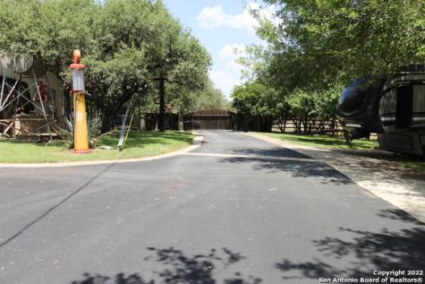 955 Faurie Lakehills TX 78063