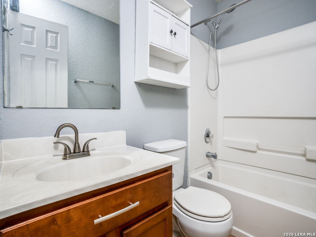 8922 Oakwood Park San Antonio TX 78254