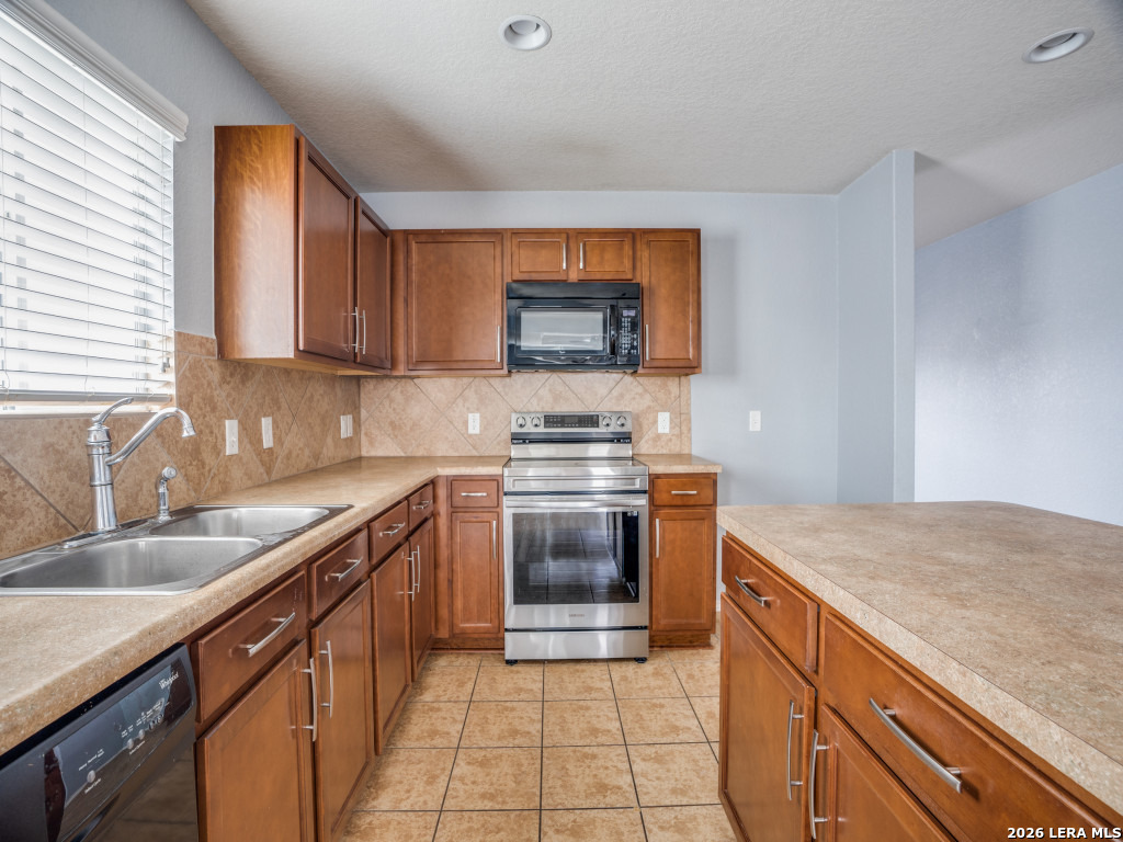8922 Oakwood Park San Antonio TX 78254