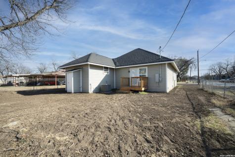 710 20th Street Hondo TX 78861