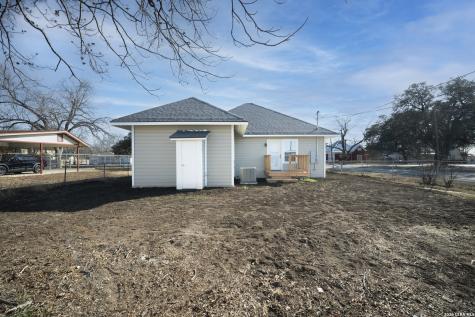 710 20th Street Hondo TX 78861