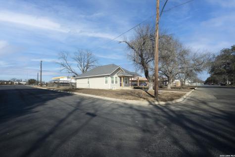 710 20th Street Hondo TX 78861