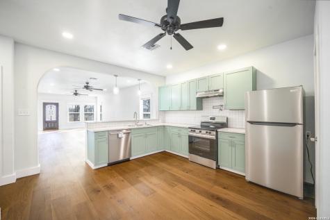 710 20th Street Hondo TX 78861