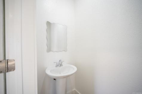 710 20th Street Hondo TX 78861