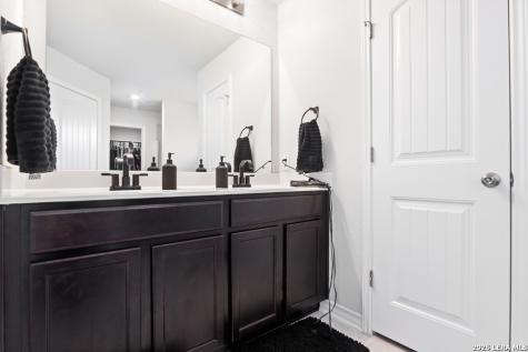 5919 Hindes Stone San Antonio TX 78253