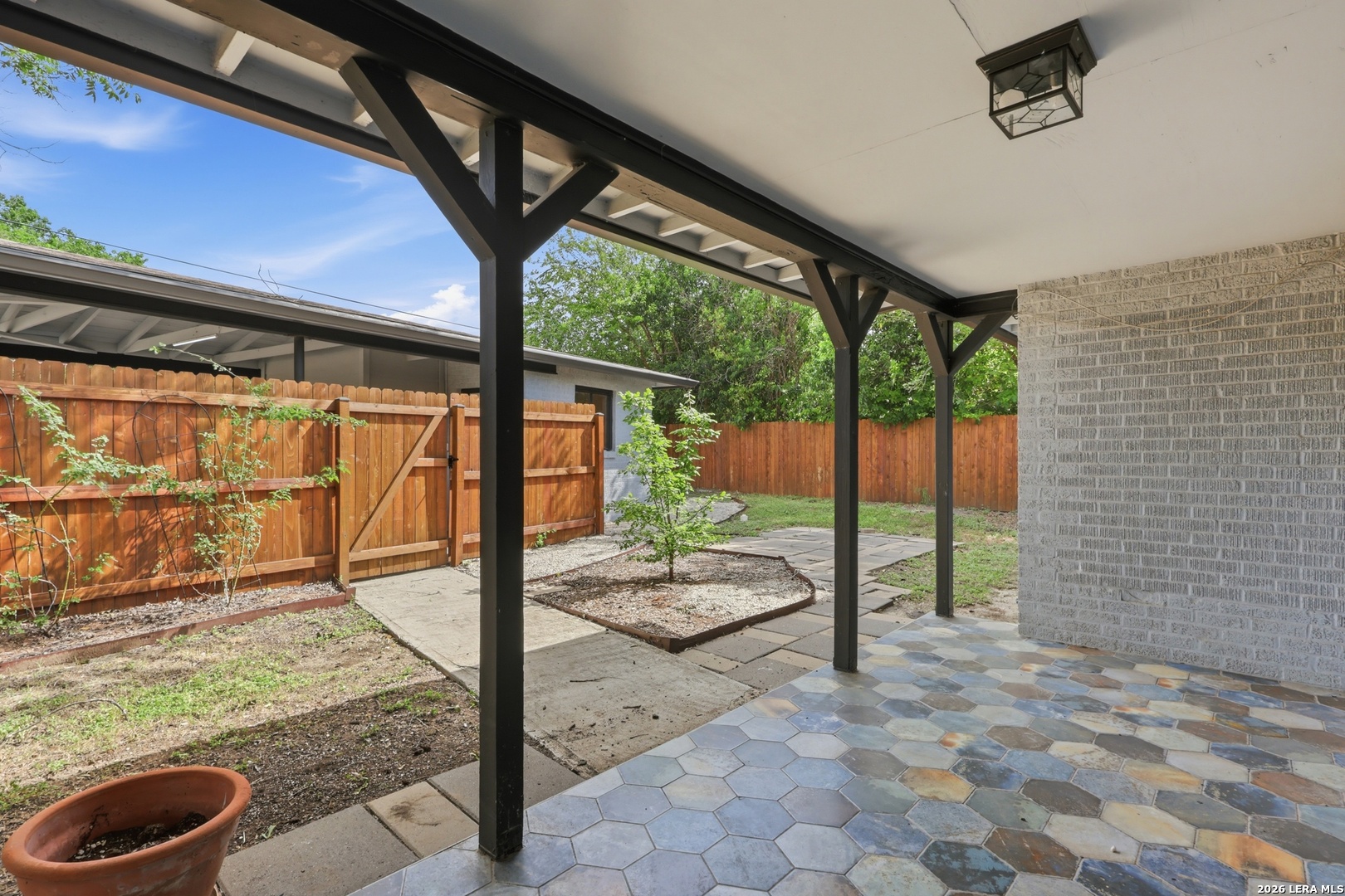 2555 W Kings Highway San Antonio TX 78228
