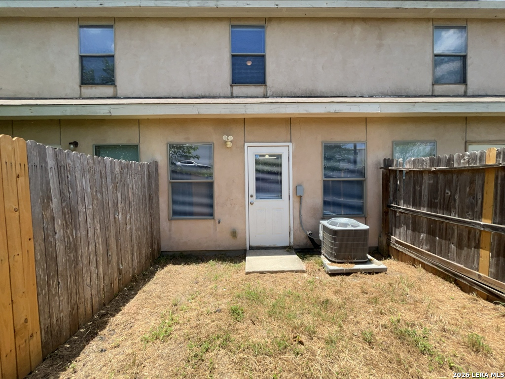 10826 Mathom Landing Universal City TX 78148
