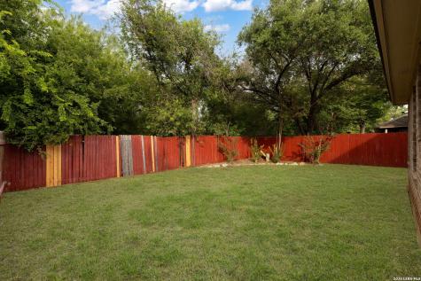30 Pembroke Lane San Antonio TX 78240